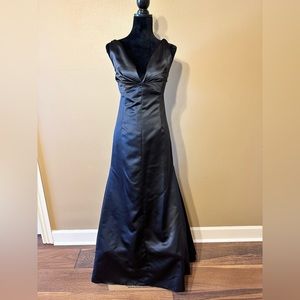 Vera Wang full length designer dress size 6